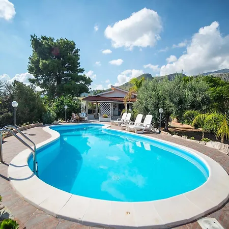 In With Private Pool Holiday home
